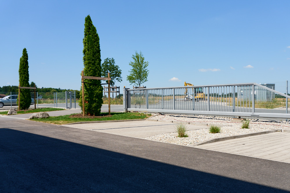 Gepflasterte Parkplätze